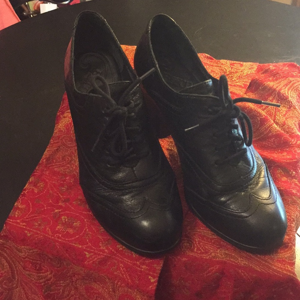 Born Oxford style 3” Lace-Up Black Leather